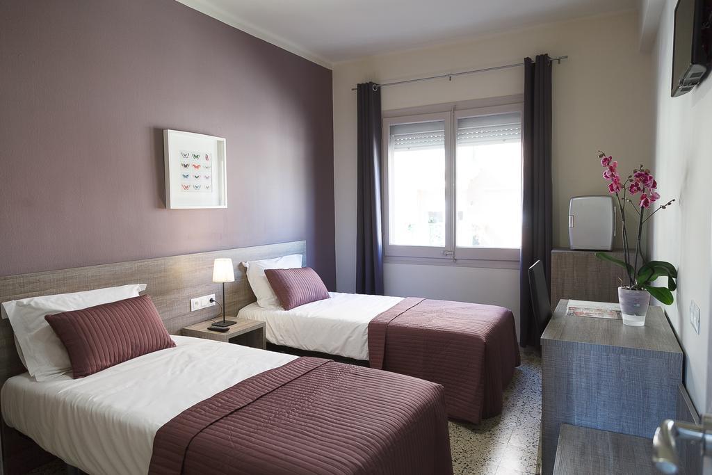 Hostal Fonda Montserrat Cambrils Zimmer foto